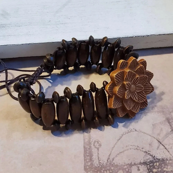 90s Y2K Vintage Dark Brown Wood Carved Acrylic Flower OSFA Adjustable Bracelet - Picture 6 of 10